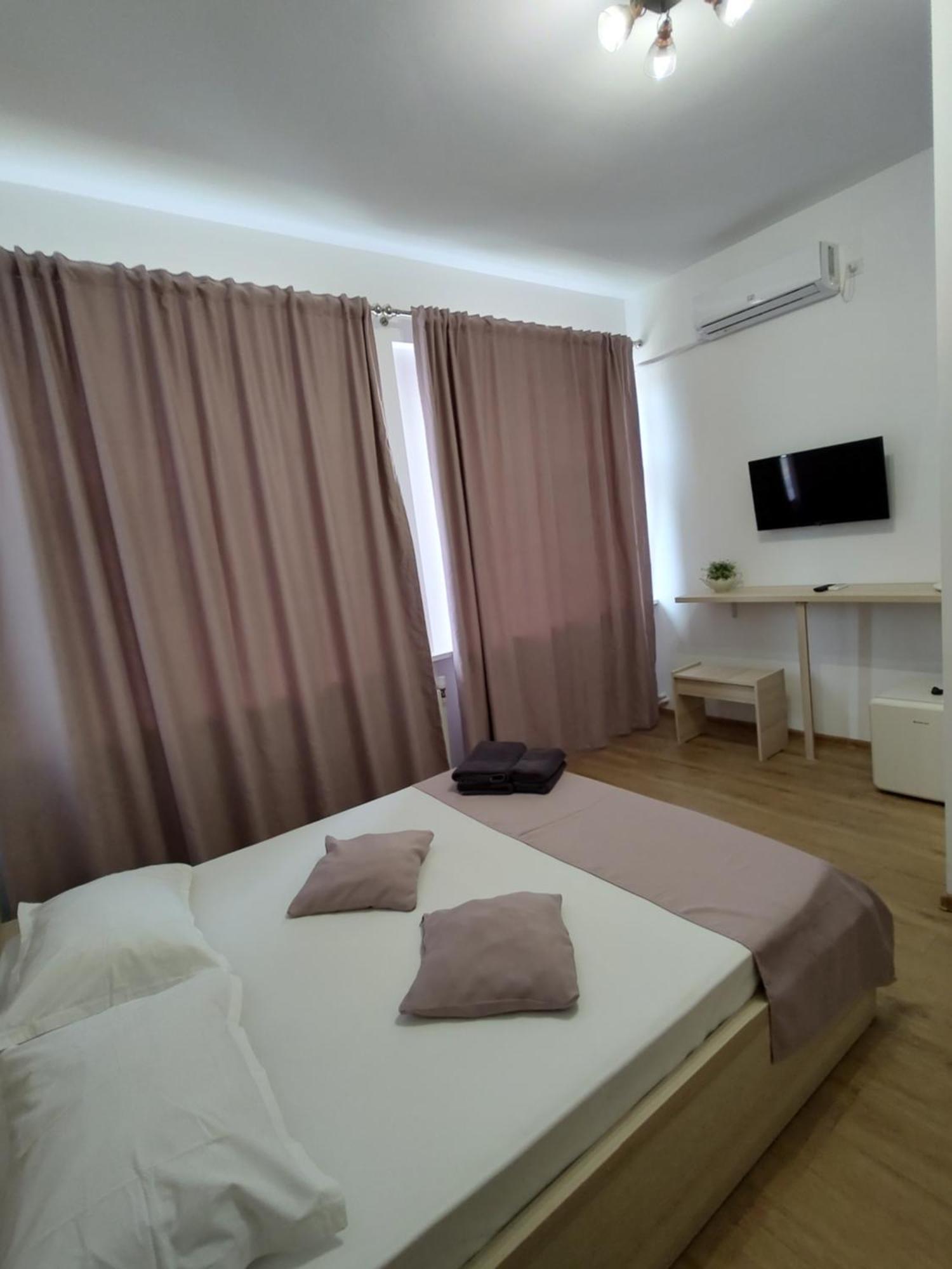 Puzzle Magic Bed and Breakfast Πιτέστι Εξωτερικό φωτογραφία