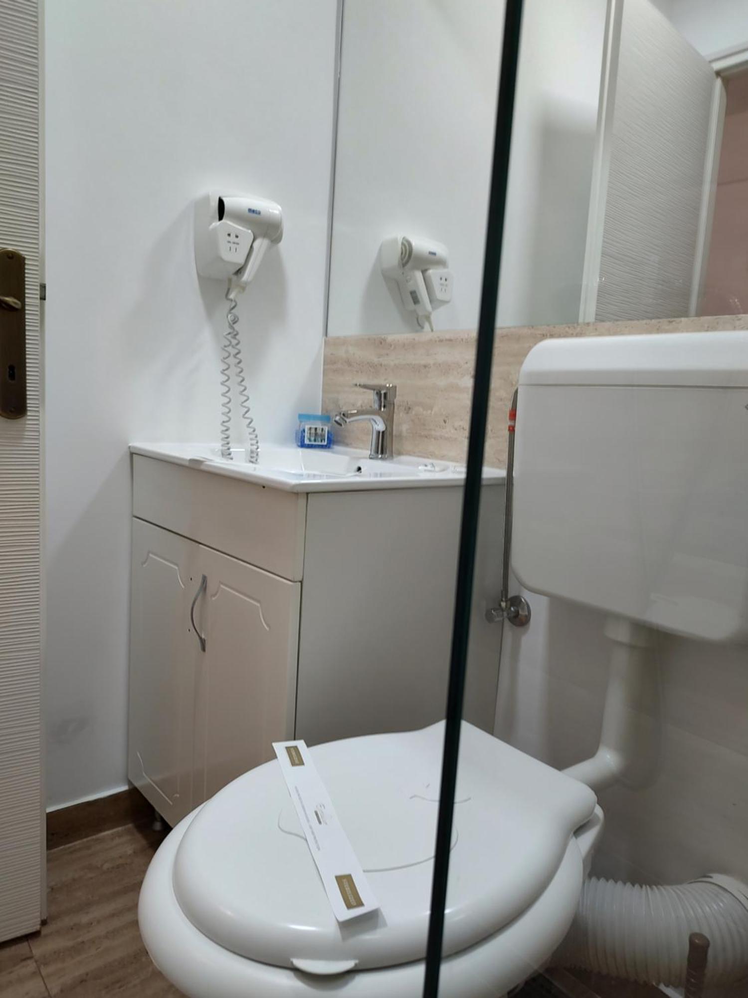 Puzzle Magic Bed and Breakfast Πιτέστι Εξωτερικό φωτογραφία